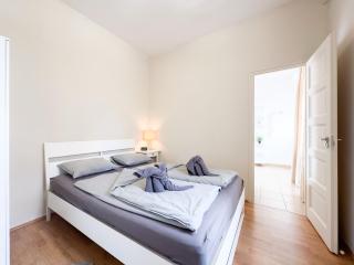 Cozy 1BR Apt with City Skyline View - Purple Skyline - Budapest - 4