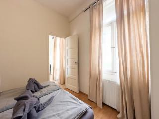 Cozy 1BR Apt with City Skyline View - Purple Skyline - Budapest - 5