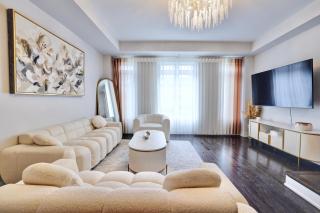 Heart of Port Credit, Lakefront, Dining & Shopping - Mississauga - 7