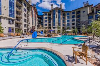 2 BDR Family Resort Condo with Pool Lounge & Mountain Views - 9