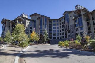 2 BDR Family Resort Condo with Pool Lounge & Mountain Views - 4