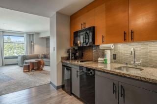 2 BDR Family Resort Condo with Pool Lounge & Mountain Views - 7