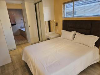 Cozy Calm Apartment with Pool - - 4