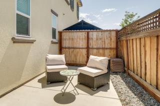 River Island Apt Private Yard and Patio! - Lathrop - 8
