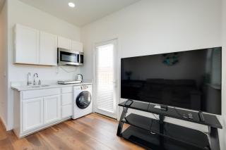 River Island Apt Private Yard and Patio! - Lathrop - 3