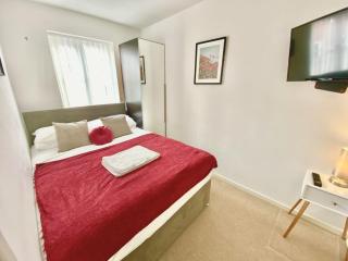 Nested 4-Bedrooms retreat in Walsall -Stylish 3 Bathrooms-Sleeps 9 - 8