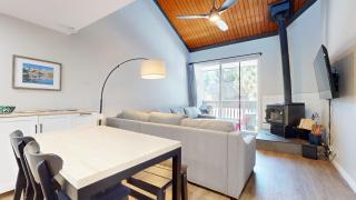 Mammoth Getaway - Chic Condo - 2