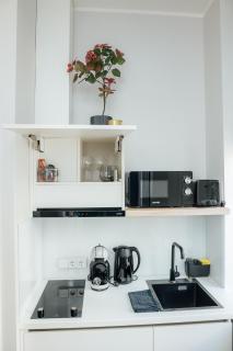 Bright Digital Nomads Loft, AC, Workspace, 24' Monitor, 5 min to Old Town - Riga - 9