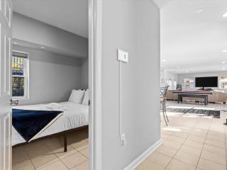 Sunny City Accommodations - Close to METRO and UMD - 2