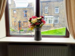 Bronte Railway Cottage at Haworth - 6