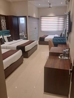 Hotel Blossom Inn - 9