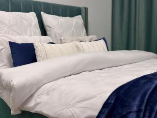 Smile - BrandNew Apart with FreeUndergroundParking, large Balcony, near Shopping Centers - 1