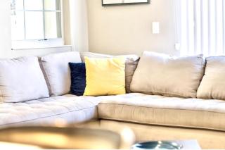 Family Retreat W-Splashpool-1637St - 7