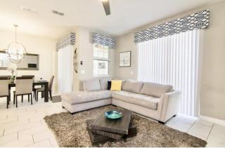 Family Retreat W-Splashpool-1637St - 5