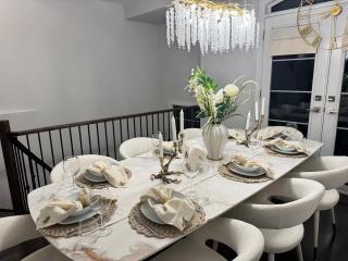 Heart of Port Credit, Lakefront, Dining & Shopping - 1