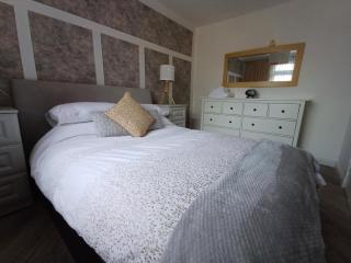 Modern flat in quiet residential cul-de-sac - 3