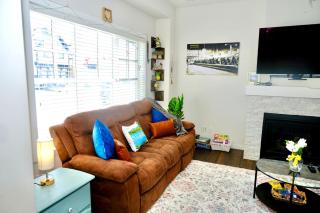 Mahogany Loft Retreat - 3 Story Home - Calgary - 6