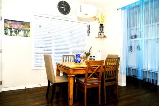 Mahogany 3 Level Family Holiday Retreat with King Bed AC BBQ - 1