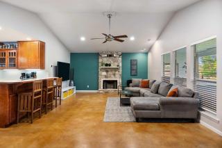 2br Texas Countryside Home w Hot Tub - Marble Falls - 9