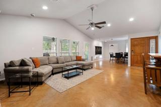 2br Texas Countryside Home w Hot Tub - Marble Falls - 5