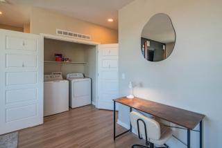 Elegant 2BR Uptown Biltmore Gym Pool Parking WD - Phoenix - 5
