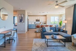 Elegant 2BR Uptown Biltmore Gym Pool Parking WD - Phoenix - 3