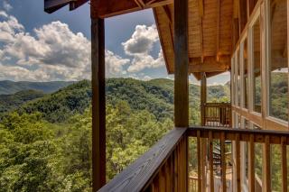 Bare Fu't Chateau, free tickets, no catch! - Pigeon Forge - 8