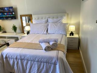 Heaven on Earth Rooftop Pool and Cape Town City Views - 7