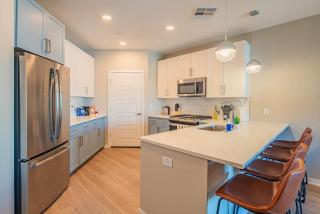 Bright 1BR Uptown Biltmore Gym Pool Parking WD - Phoenix - 3