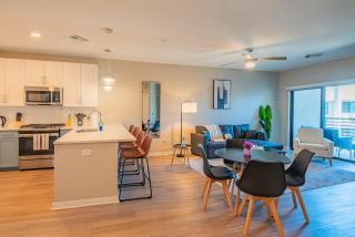 Bright 1BR Uptown Biltmore Gym Pool Parking WD - Phoenix - 2
