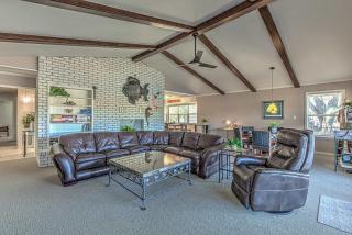Waterfront Family Home for 12 w Deck & Lake Views - Kingsland - 9