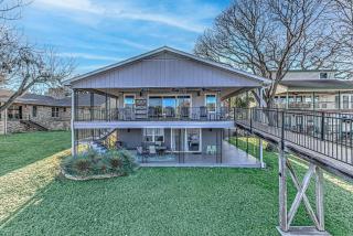 Waterfront Family Home for 12 w Deck & Lake Views - Kingsland - 0