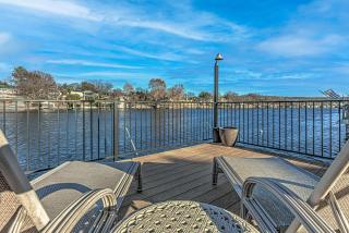 Waterfront Family Home for 12 w Deck & Lake Views - Kingsland - 8