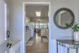 Waterfront Family Home for 12 w Deck & Lake Views - Kingsland - 4