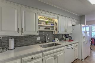 Waterfront Family Home for 12 w Deck & Lake Views - Kingsland - 2