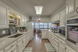 Waterfront Family Home for 12 w Deck & Lake Views - Kingsland - 1
