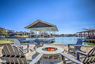 Lakefront Family Home for 12 w Picturesque Views & Patio - Granite Shoals - 0