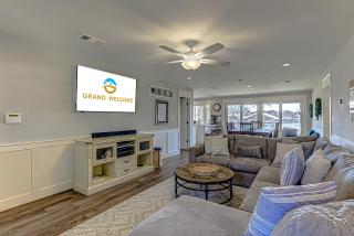 Lakefront Family Home for 12 w Picturesque Views & Patio - Granite Shoals - 8
