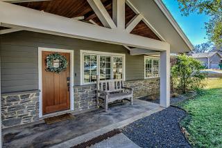 Lakefront Family Home for 12 w Picturesque Views & Patio - Granite Shoals - 6