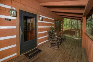Cozy, secluded 2BR cabin with hot tub & pool table only 1 mile from PF parkway! - Pigeon Forge - 6