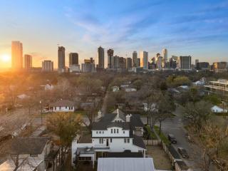 Gated 5 Bedroom Walkable to East Austin - Austin - 0