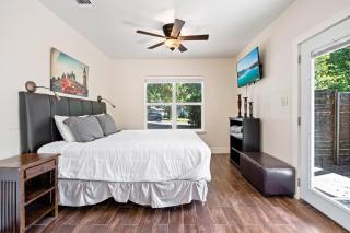 Screened-in Porch Walkable to SoCO - Austin - 8