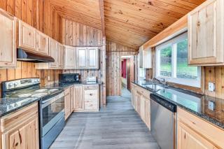 Lake-View Deck! Cabin Near Saratoga Race Course - 8