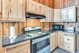 Lake-View Cabin with Furnished Deck in Hadley! - - 4