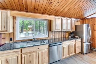 Lake-View Cabin with Furnished Deck in Hadley! - - 3