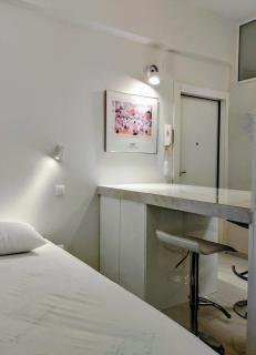 Central Small Apartment in Pagkrati Close to Metro - Athen - 1