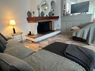 Sea front house & garden, Oropos - 3