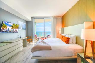 Oceanfront Retreat Scenic Views & Coastal Comfort - Hollywood - 1