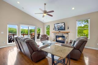 Trails End Hideaway - Waterfront - Sunrise Beach - 3