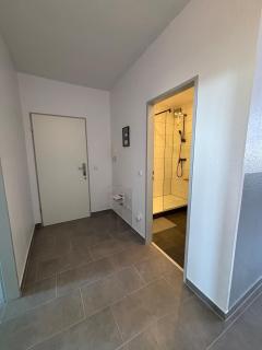 Moderne 3,5 Zimmer 85m2 & Balkon Wohnung - Duisburgo - 7